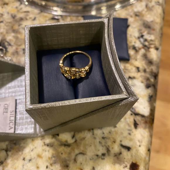 Beautiful ring - Picture 3 of 4